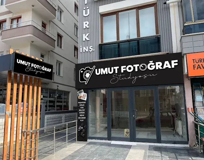 Stüdyonun dükkân cephesi